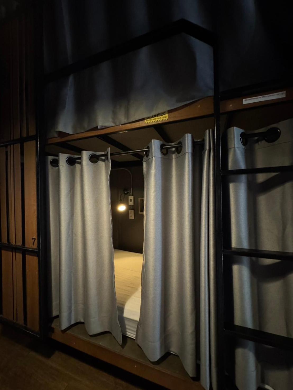 Yaksa Private Hostel Bangkok Bagian luar foto