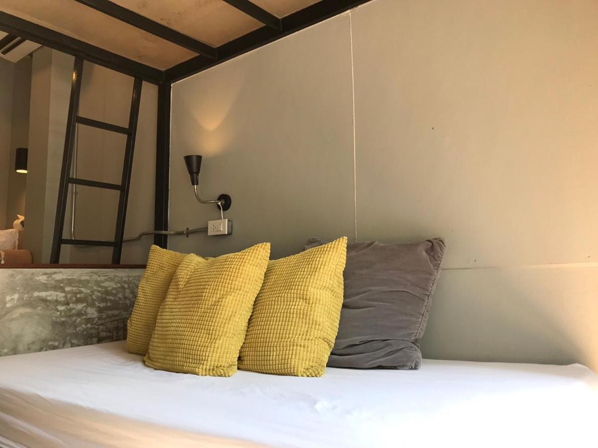 Yaksa Private Hostel Bangkok Bagian luar foto