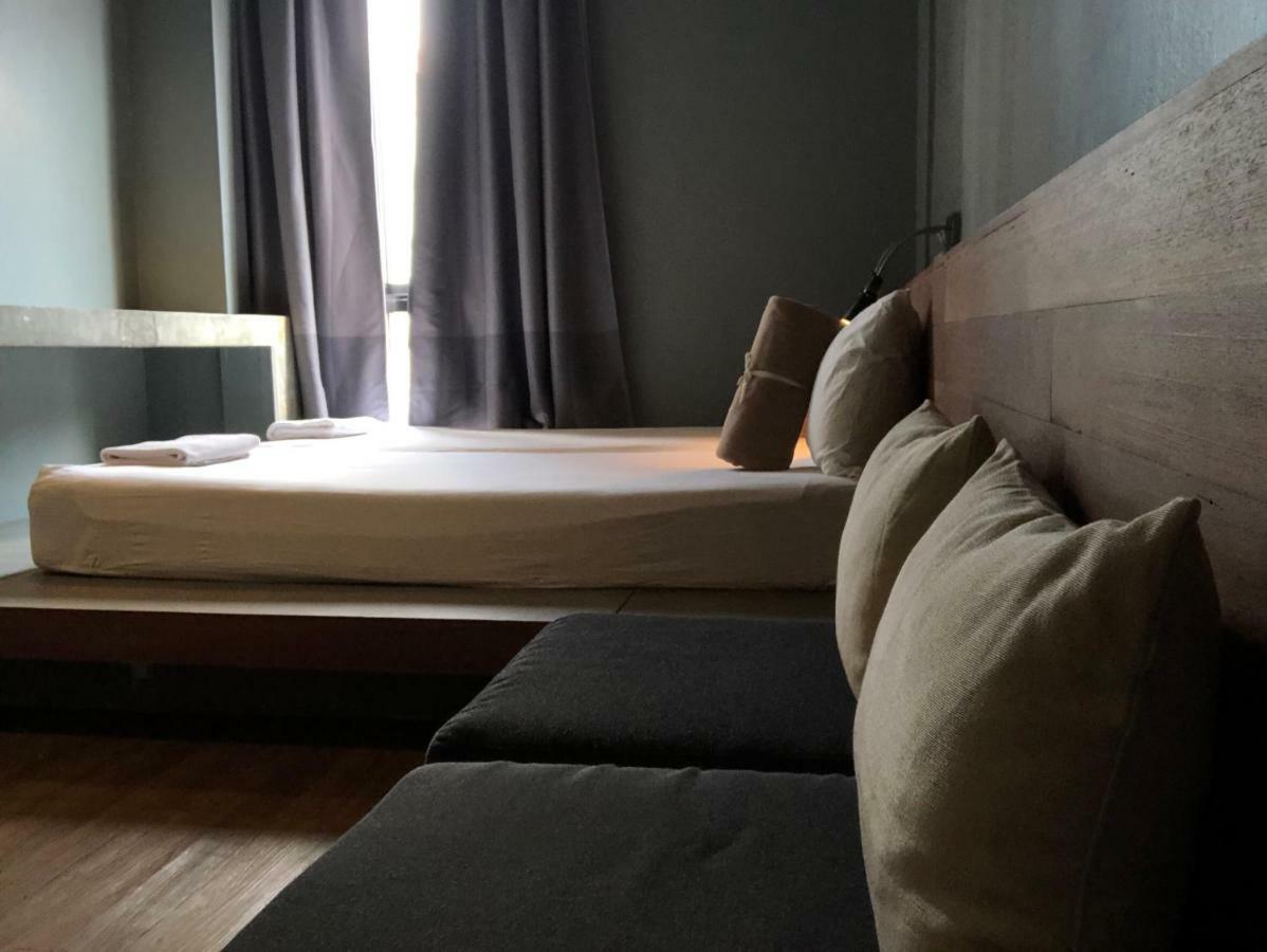 Yaksa Private Hostel Bangkok Bagian luar foto